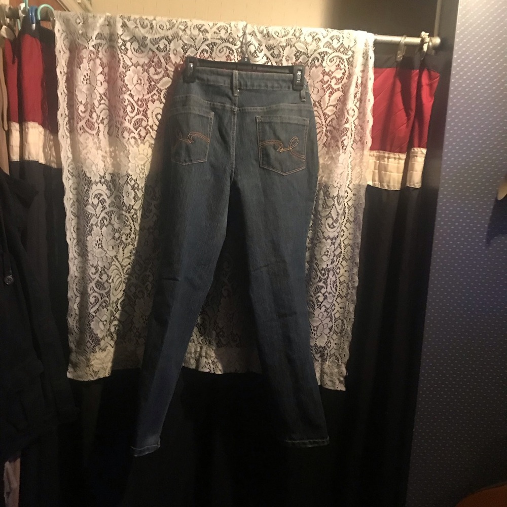 Jeans - Picture 2 of 4